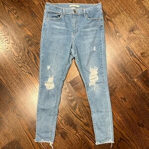 Levi’s 720 High Rise Super Skinny Distressed Jeans – W31 L30